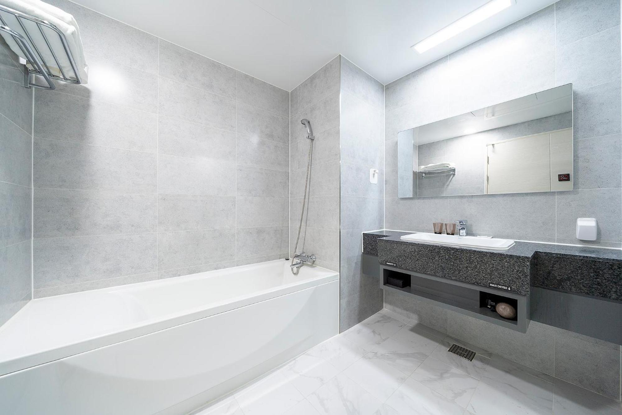 Gloucester Hotel Cheongju Bagian luar foto