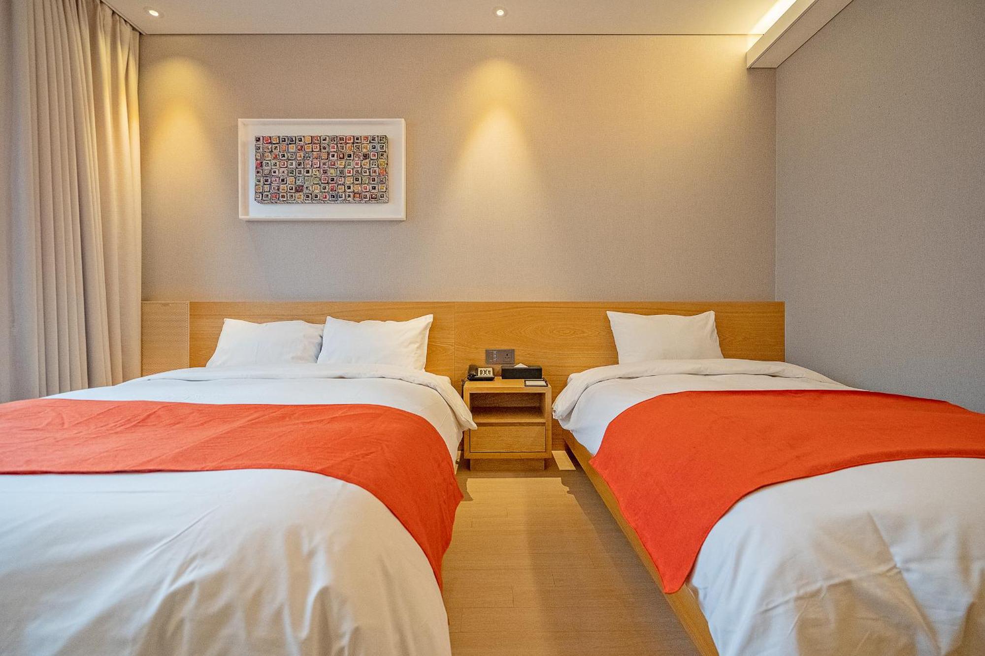 Gloucester Hotel Cheongju Bagian luar foto