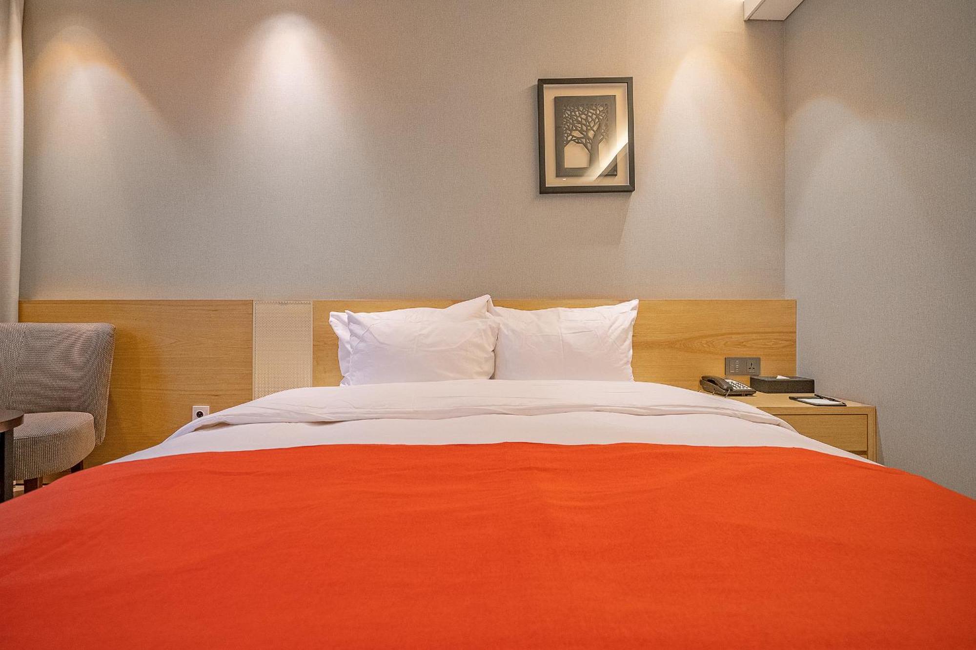 Gloucester Hotel Cheongju Bagian luar foto