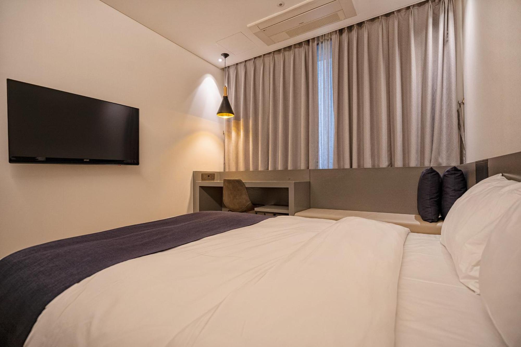 Gloucester Hotel Cheongju Bagian luar foto