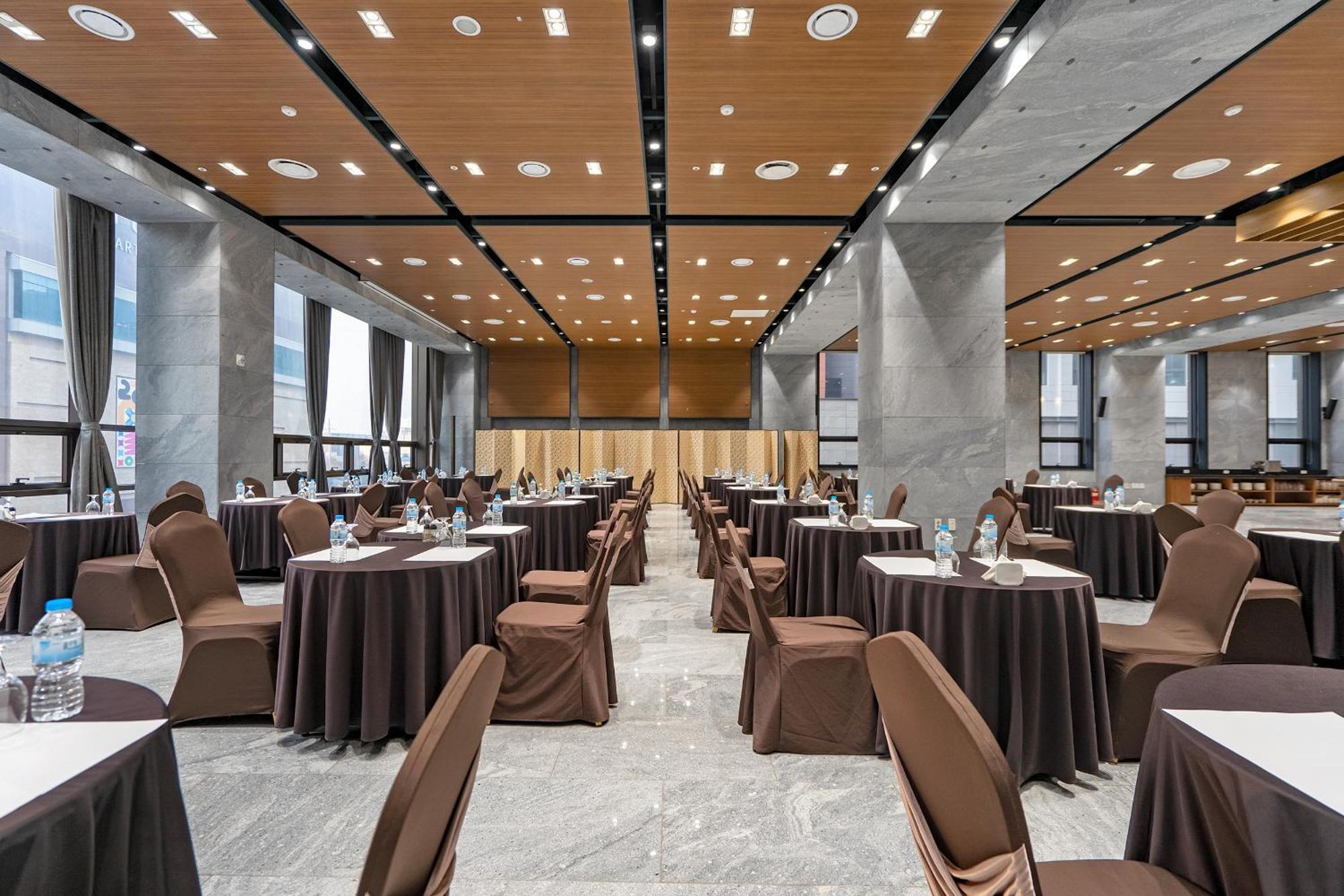 Gloucester Hotel Cheongju Bagian luar foto