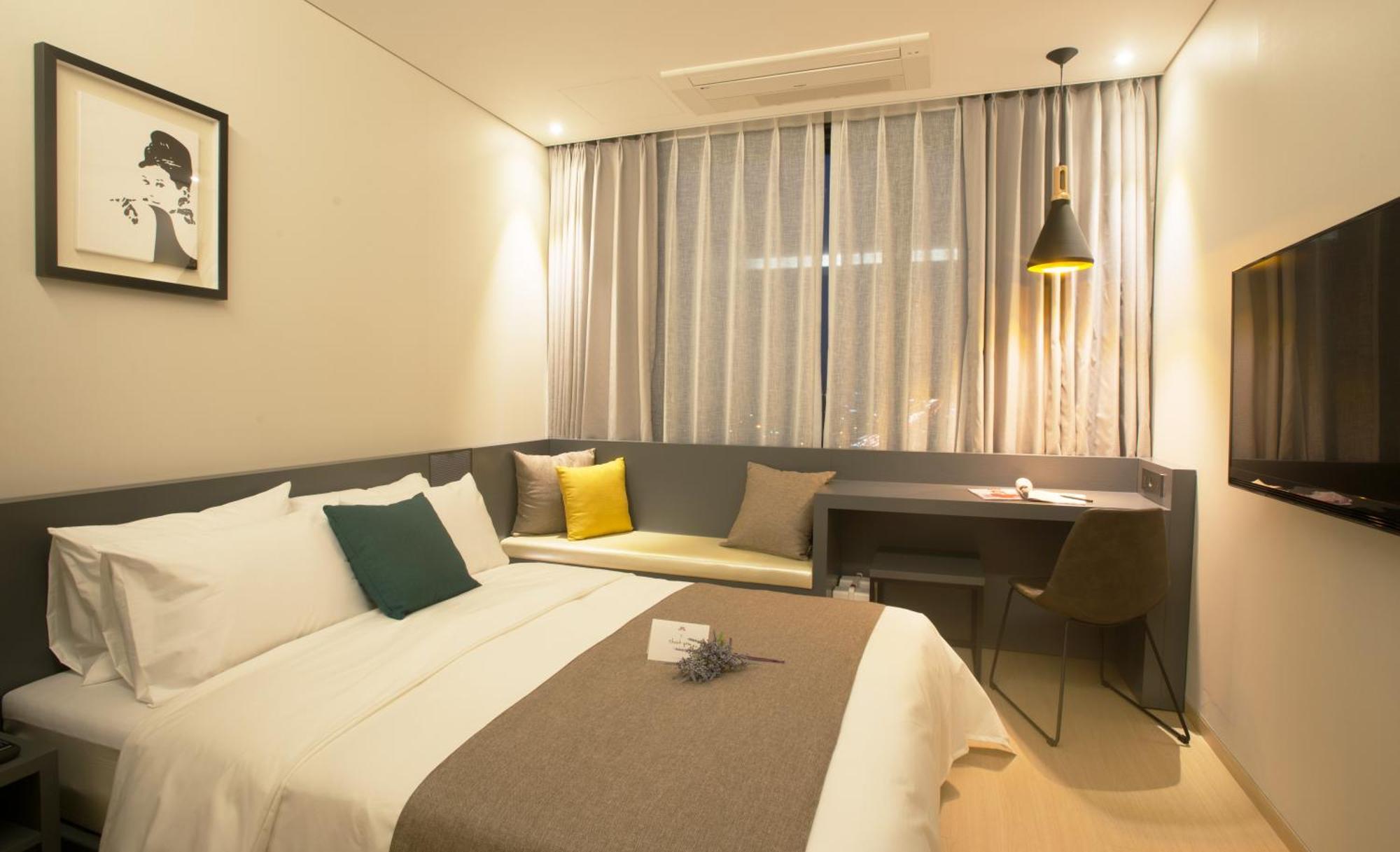 Gloucester Hotel Cheongju Bagian luar foto