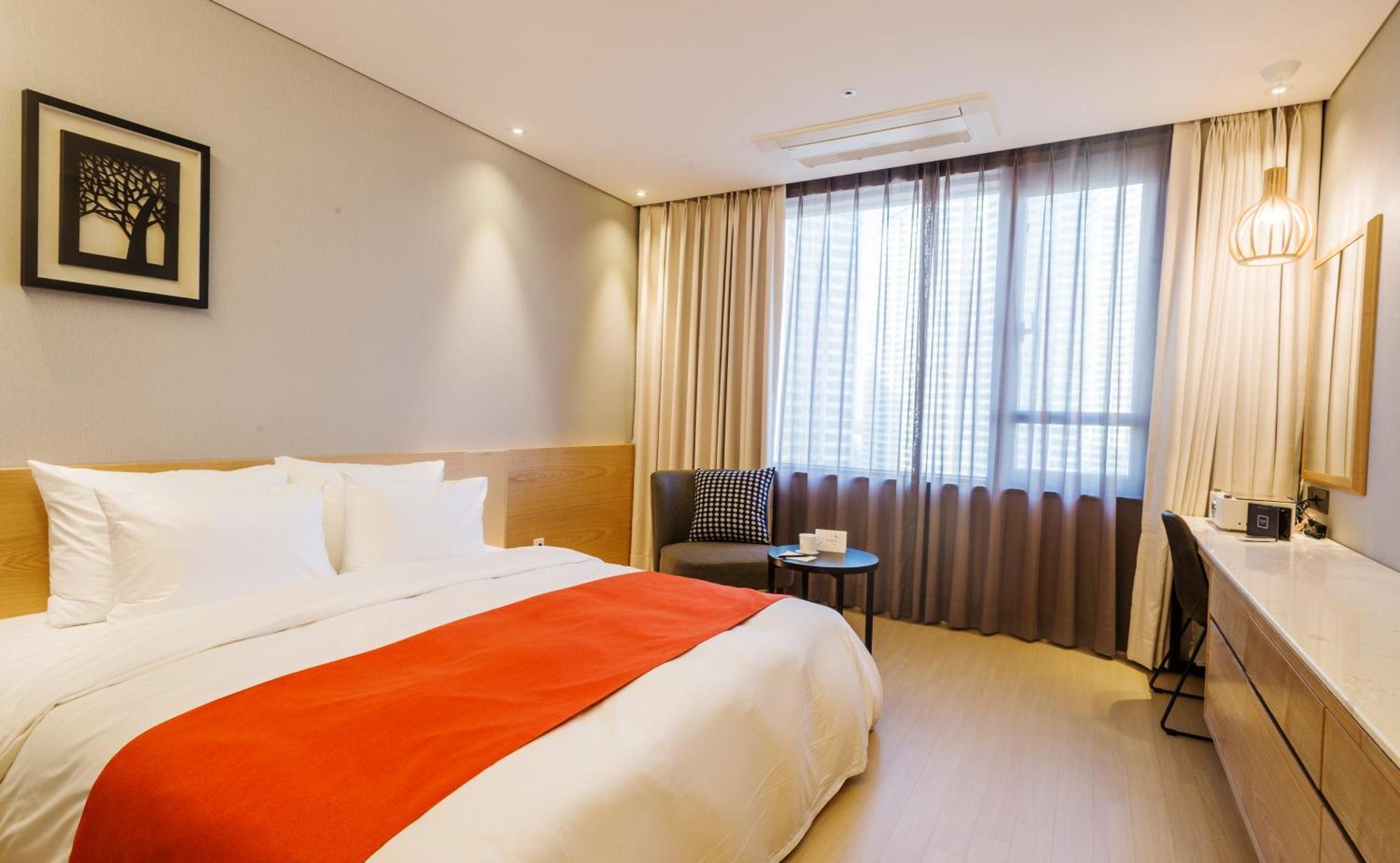 Gloucester Hotel Cheongju Bagian luar foto