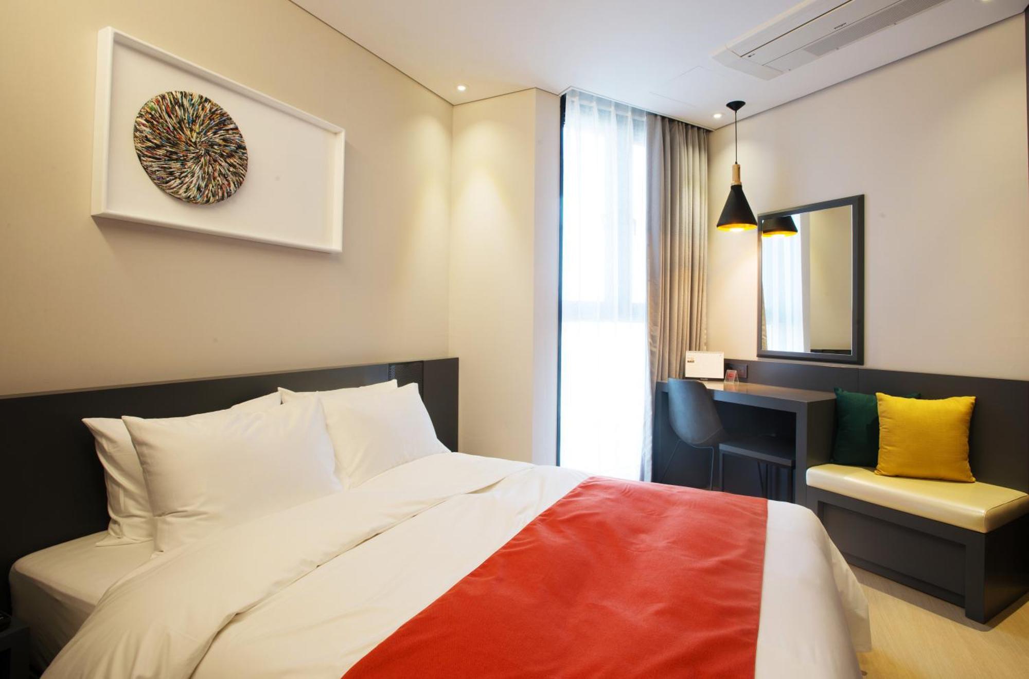 Gloucester Hotel Cheongju Bagian luar foto
