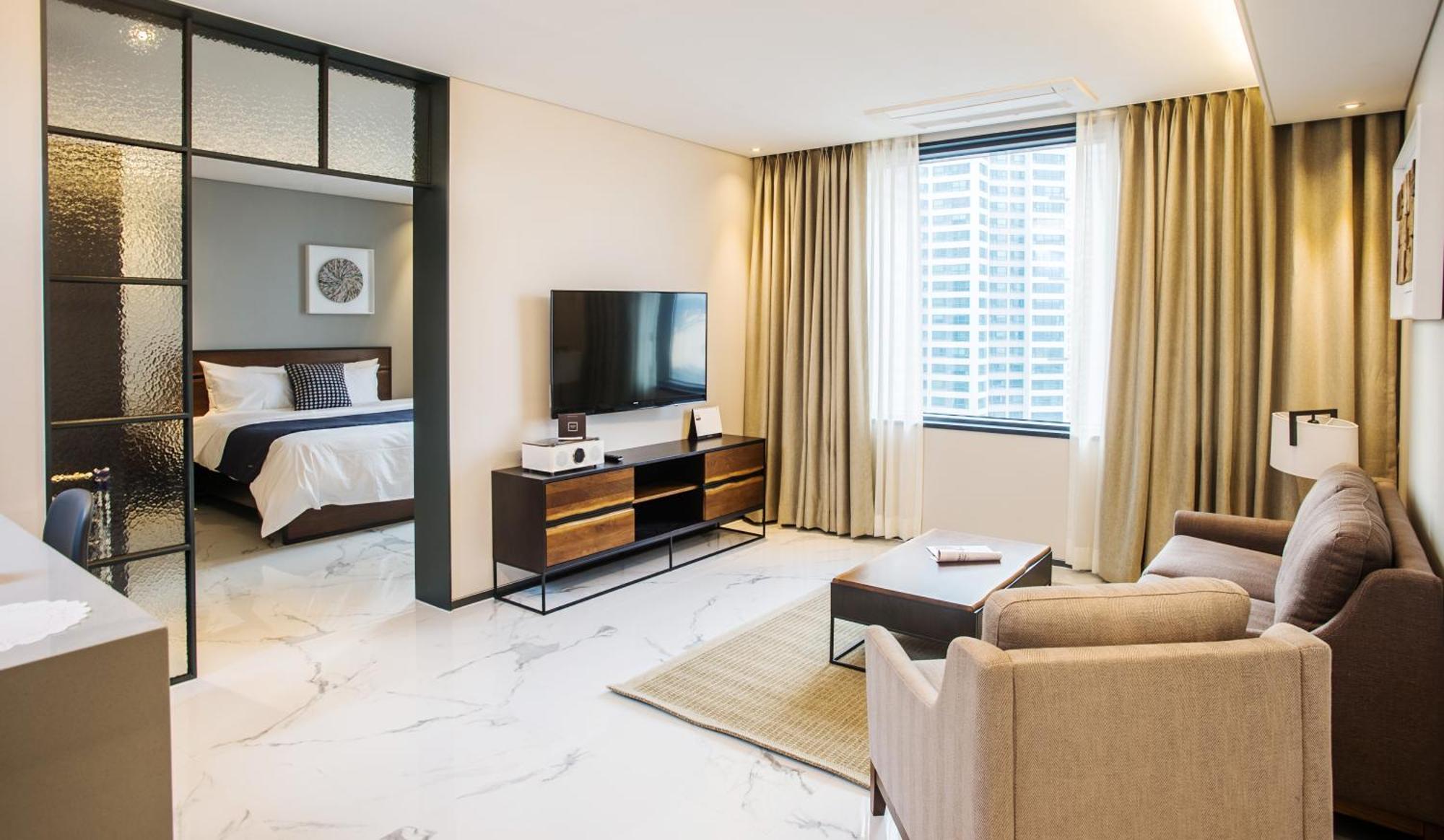 Gloucester Hotel Cheongju Bagian luar foto
