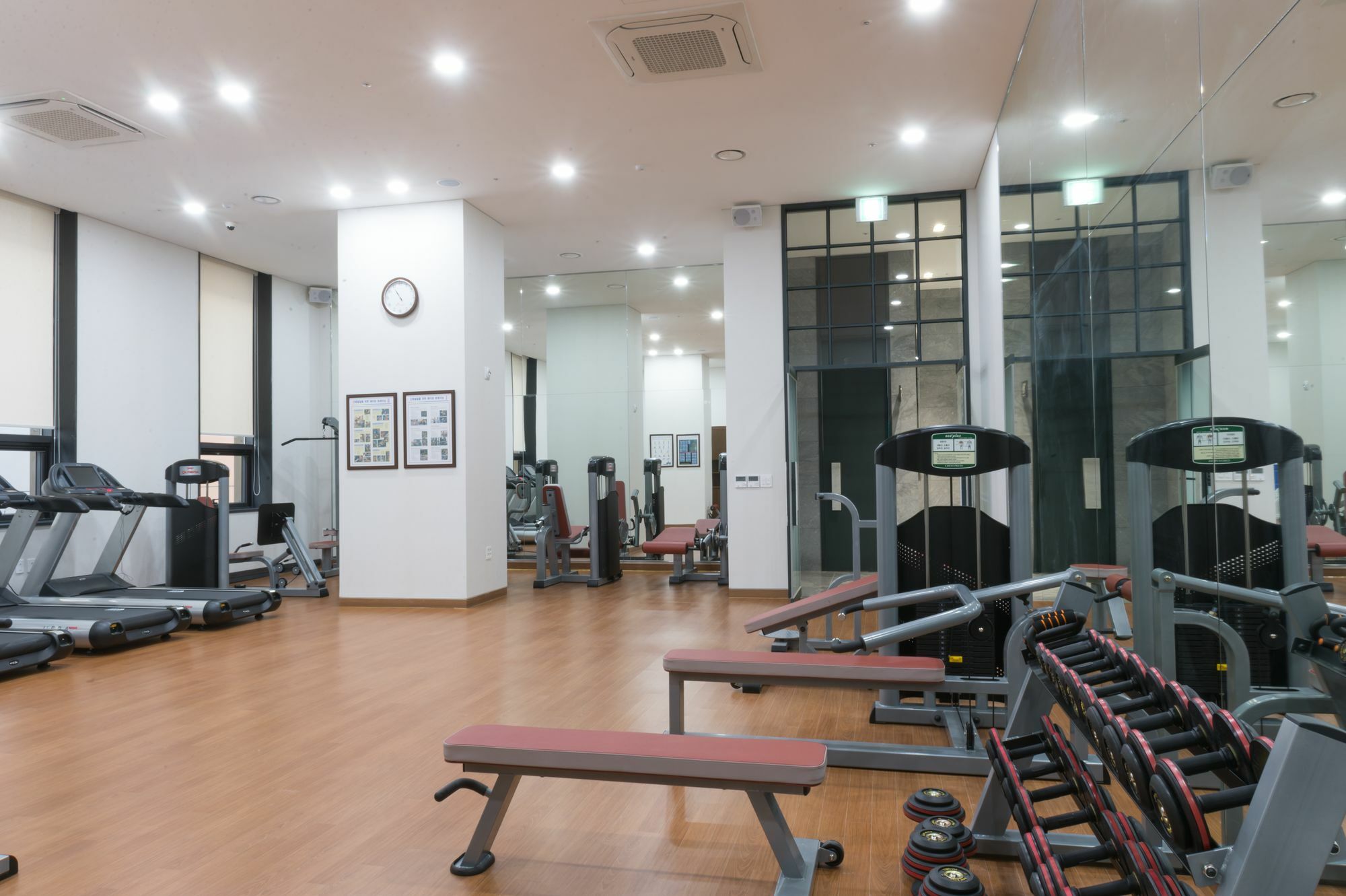 Gloucester Hotel Cheongju Bagian luar foto